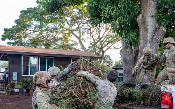 Hawaii National Guard assists Waialua residents with debris removal, water distribution