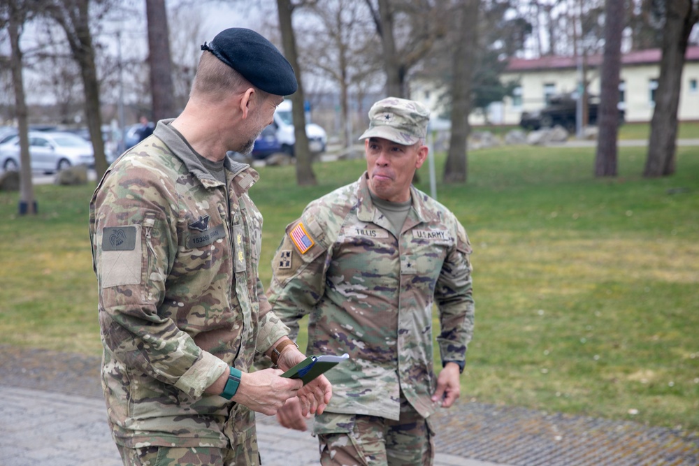 U.S. Army Brig. Gen. Terry R. Tillis welcomes Distinguished visitor