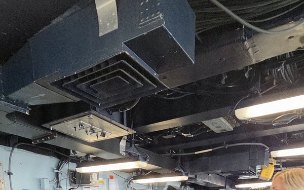 Dallas Cowboys Cheerleaders meet with CVN 77 and CVW-7 Sailors