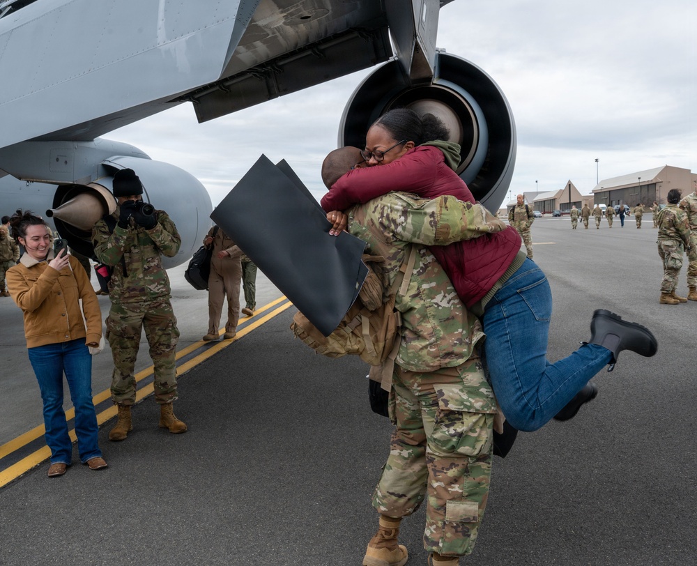 Airmen return home from deployment