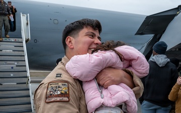 Airman return home from deployment
