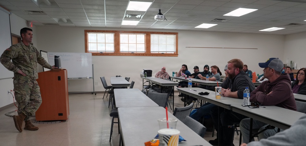 Wilmington District commander engages rangers, presents national award at Jordan Lake training