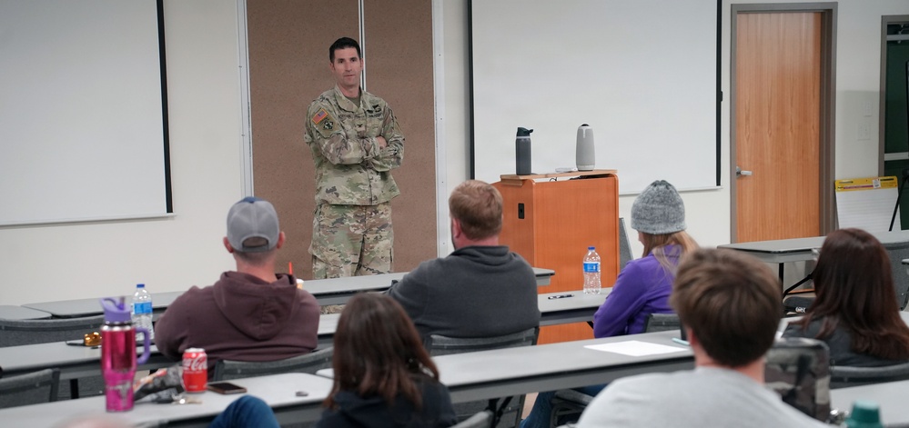 Wilmington District commander engages rangers, presents national award at Jordan Lake training