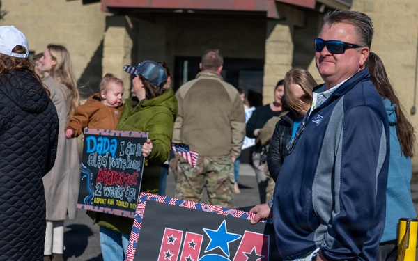 Airmen return home from deployment