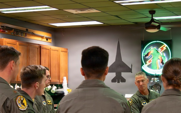 Maj. Gen. Kreuder Visits the 80th Flying Training Wing