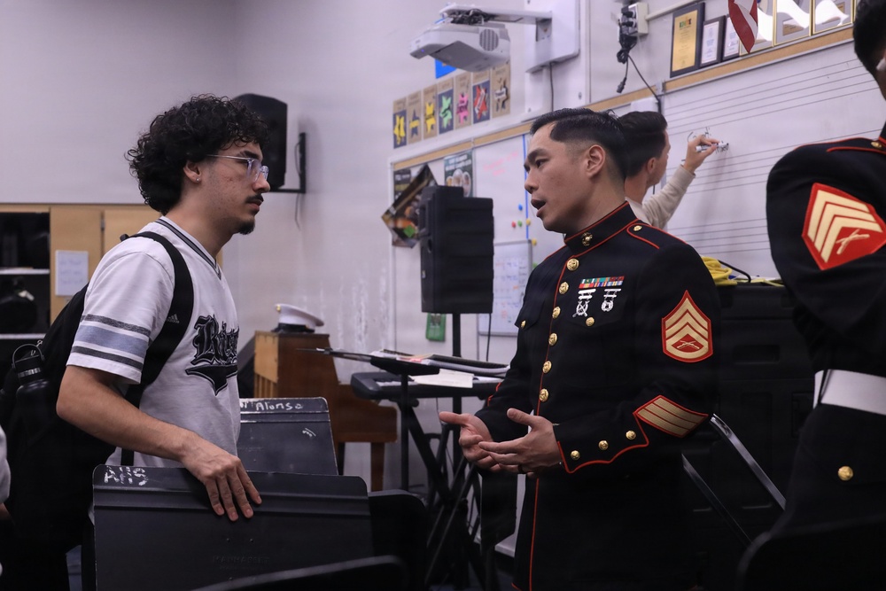 Musician Technical Assistant visits Alonso High School for a band talk
