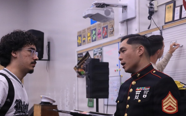 Musician Technical Assistant visits Alonso High School for a band talk