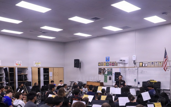 Musician Technical Assistant visits Alonso High School for a band talk