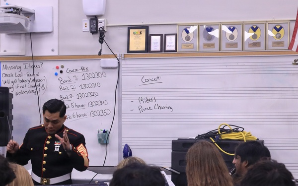 Musician Technical Assistant visits Alonso High School for a band talk