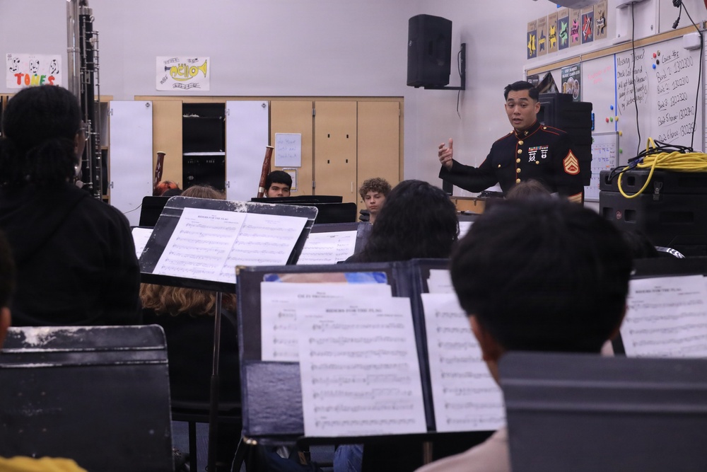 Musician Technical Assistant visits Alonso High School for a band talk