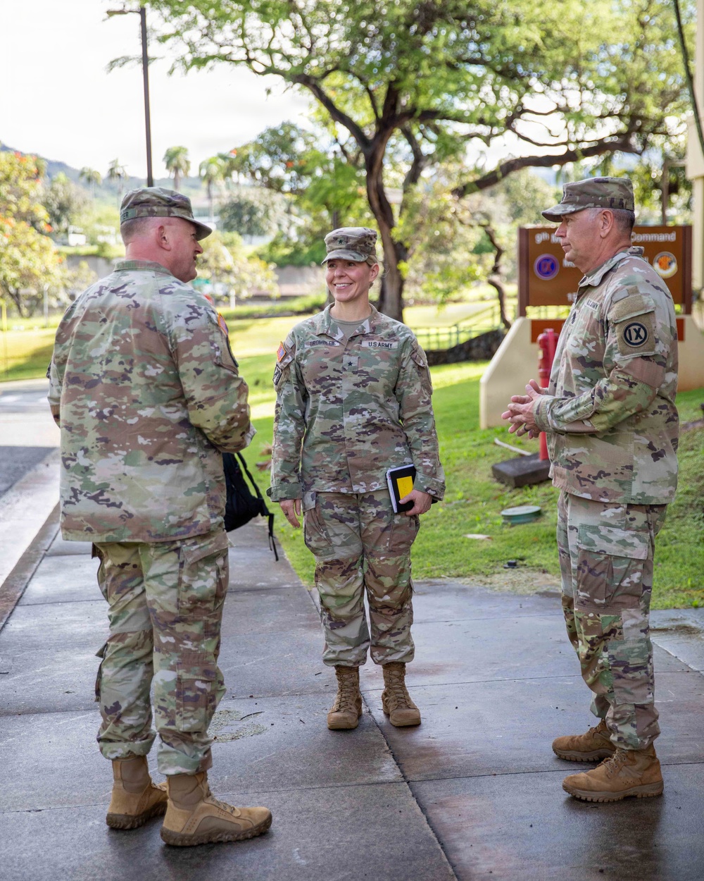Chief of the Army Reserve Visits 9th Mission Support Command