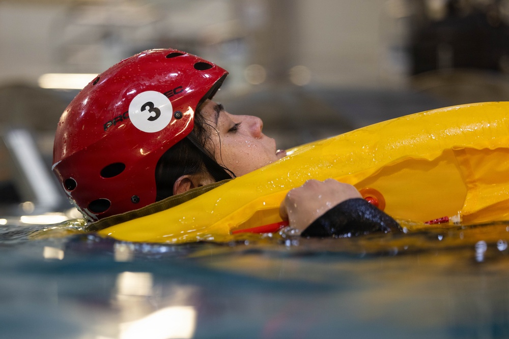 Undah da Sea: 24th MEU Under Water Egress Training