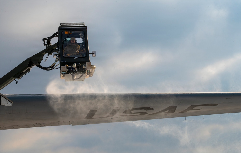 166th Maintenance Group Deices C-130 Aircrafts