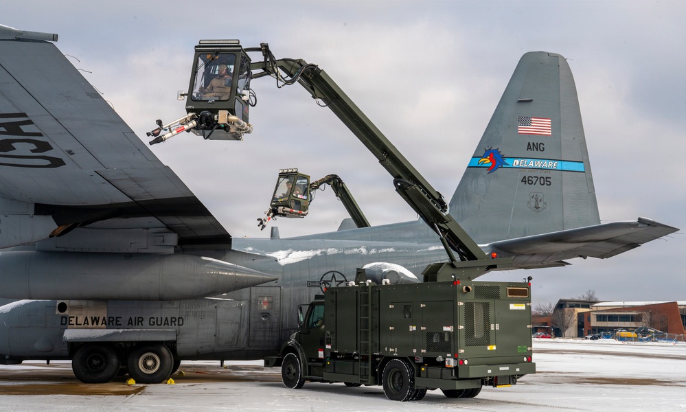 166th Maintenance Group Deices C-130 Aircrafts