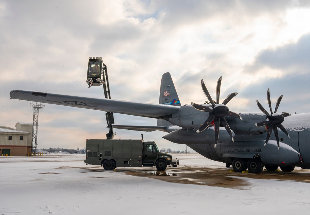 166th Maintenance Group Deices C-130 Aircrafts