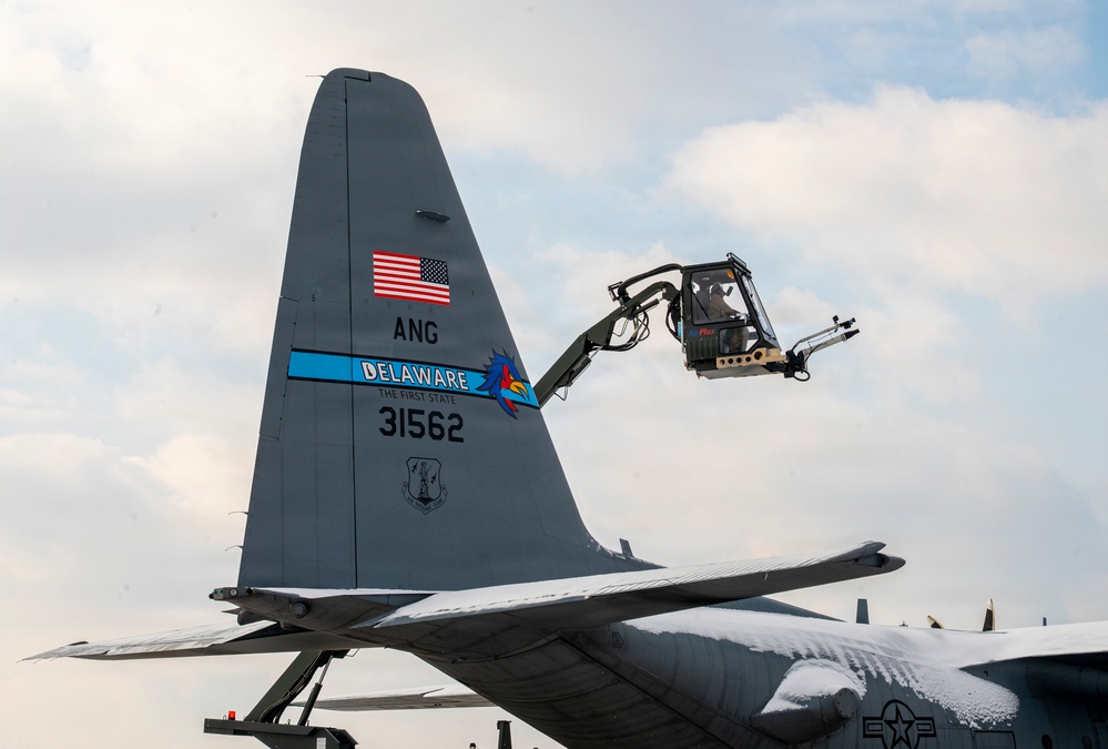 166th Maintenance Group Deices C-130 Aircrafts