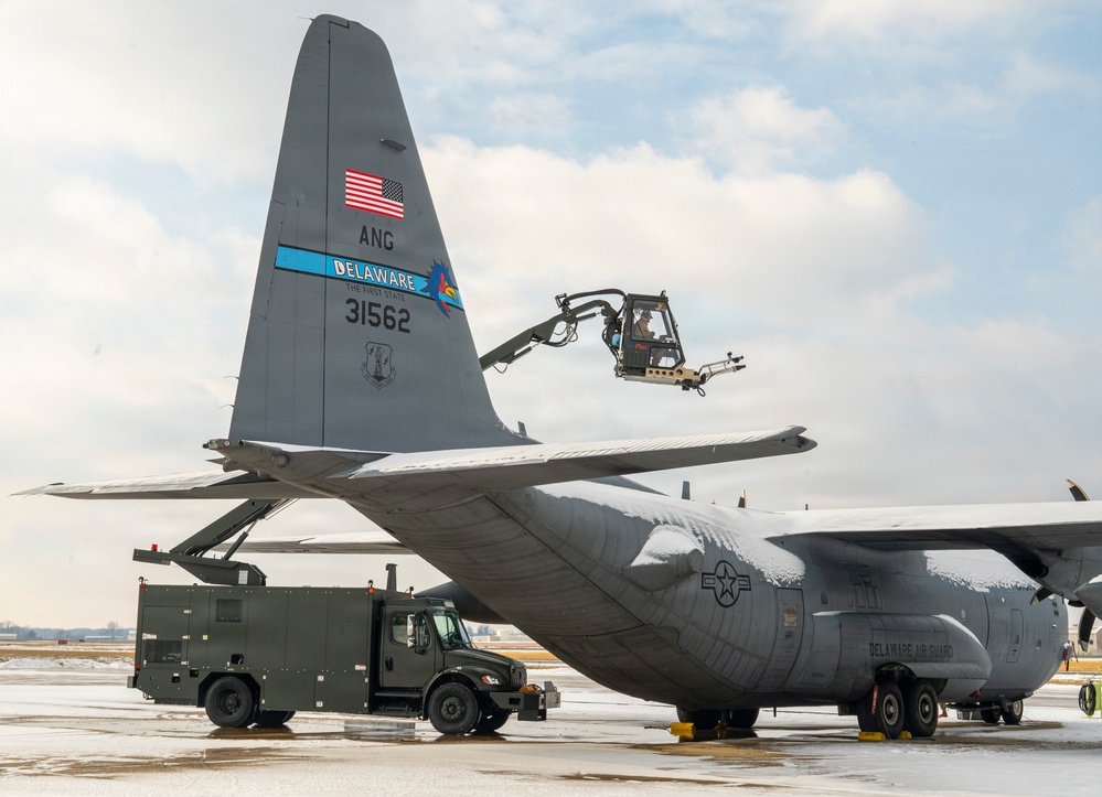 166th Maintenance Group Deices C-130 Aircrafts