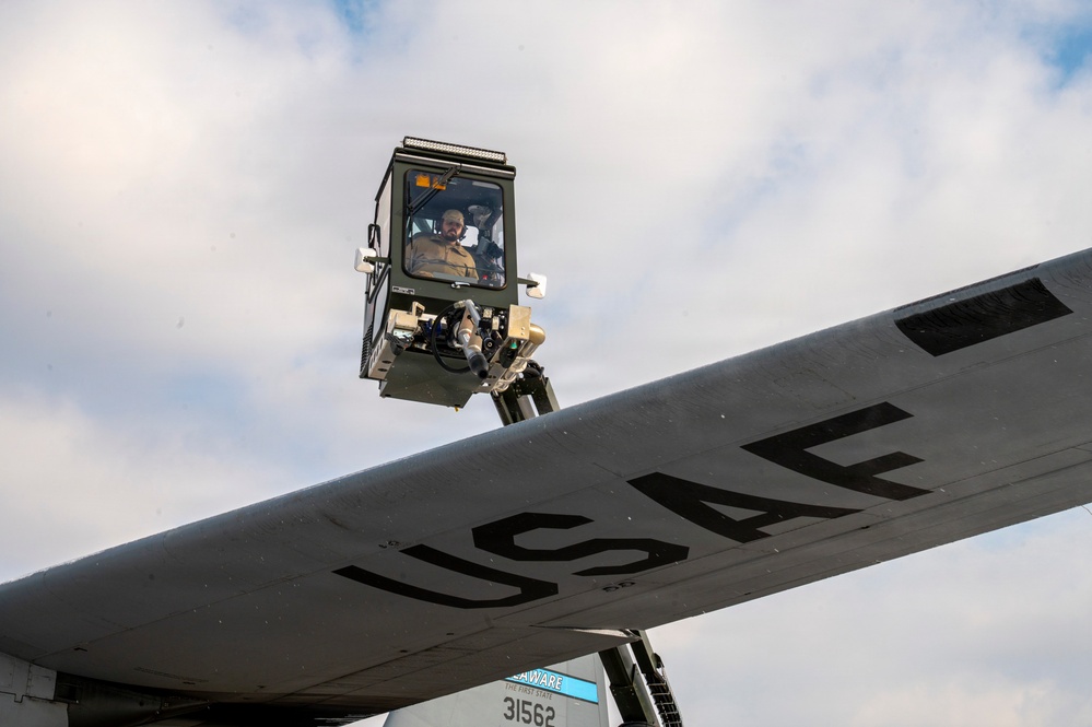 166th Maintenance Group Deices C-130 Aircrafts