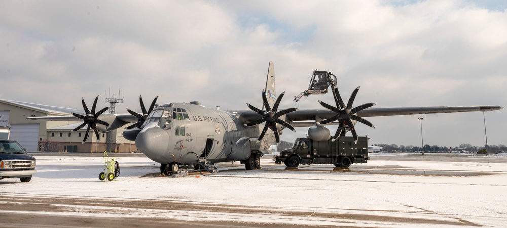 166th Maintenance Group Deices C-130 Aircrafts