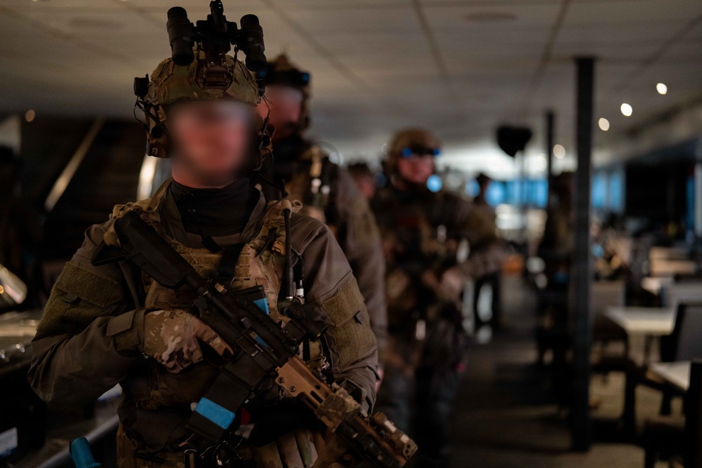 Coast Guard Maritime Security Response Team-East conducts boarding training aboard Spirit of Norfolk