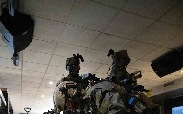 Coast Guard Maritime Security Response Team-East conducts boarding training aboard Spirit of Norfolk