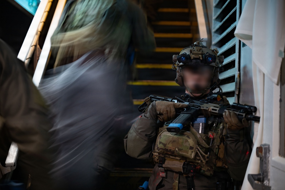 Coast Guard Maritime Security Response Team-East conducts boarding training aboard Spirit of Norfolk