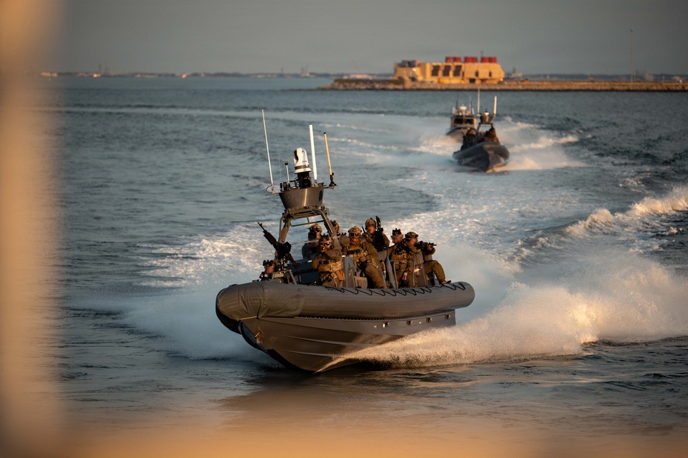 Coast Guard Maritime Security Response Team-East conducts boarding training aboard Spirit of Norfolk