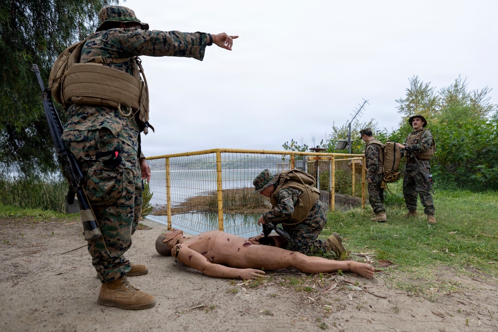 Sailors with 1st Dental Battalion conduct medical readiness training