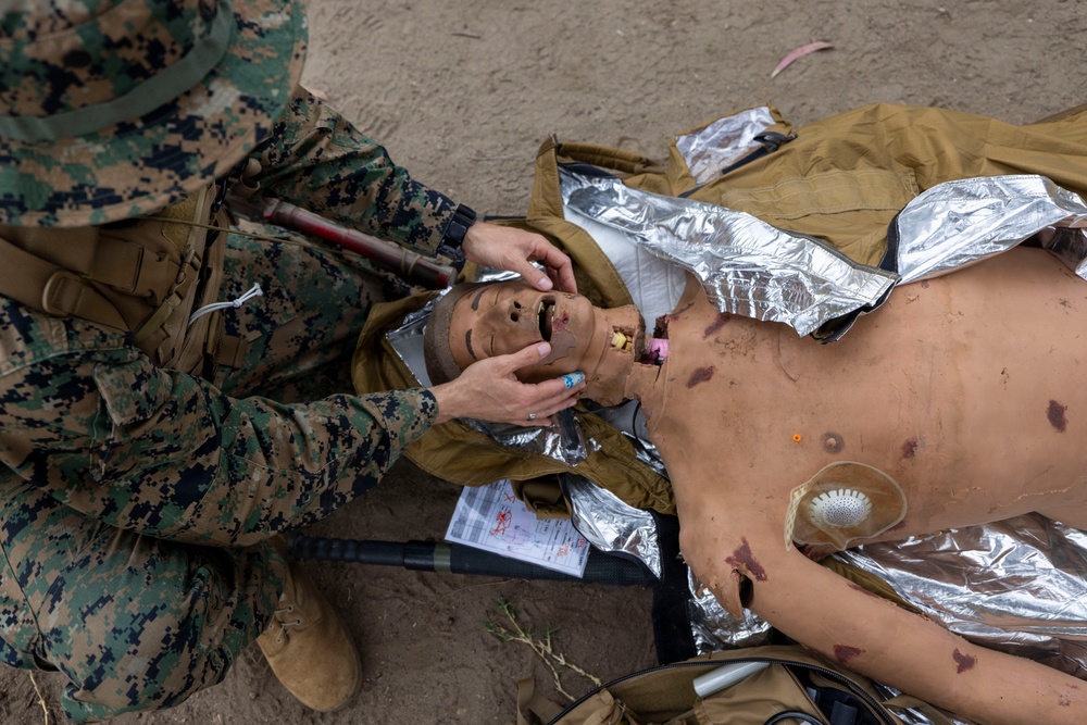 Sailors with 1st Dental Battalion conduct medical readiness training