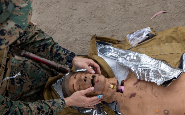 Sailors with 1st Dental Battalion conduct medical readiness training