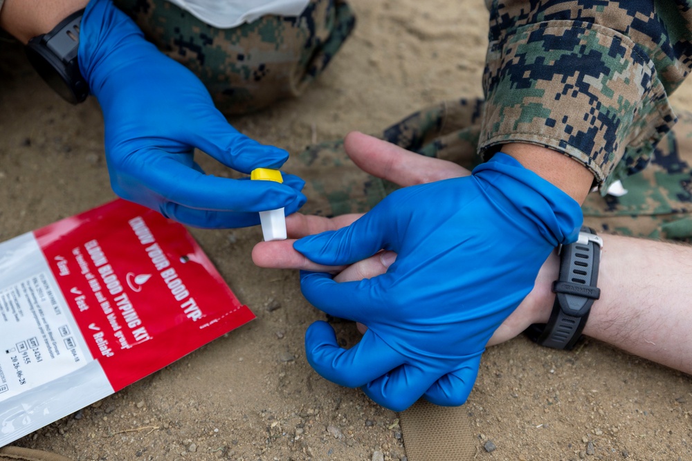 Sailors with 1st Dental Battalion conduct medical readiness training