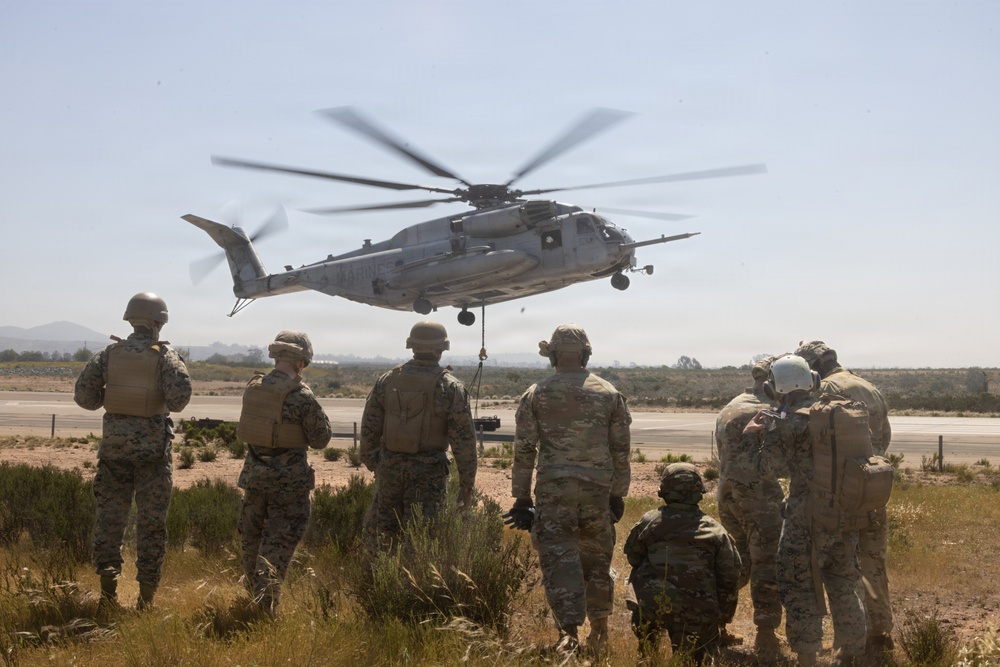 U.S. Marines, Soldiers execute HST training