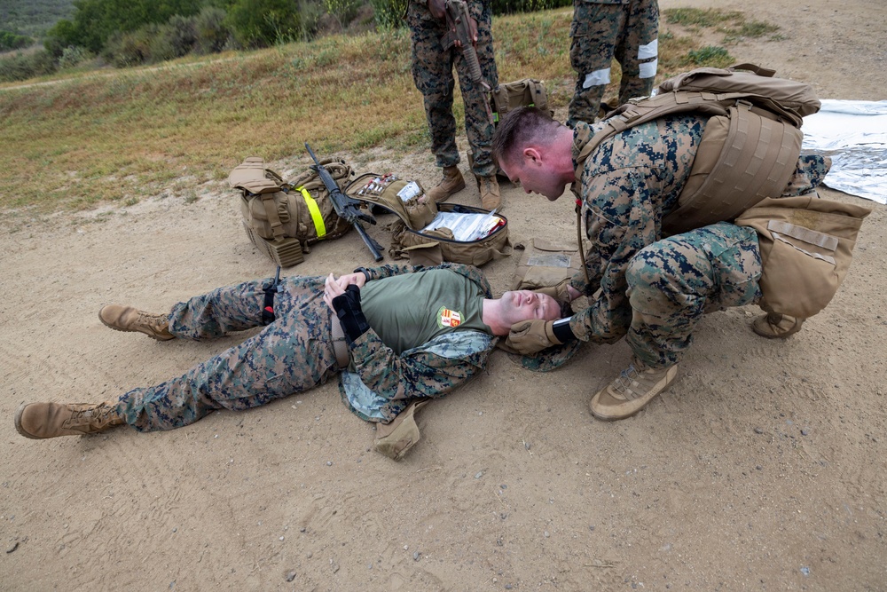 Sailors with 1st Dental Battalion conduct medical readiness training
