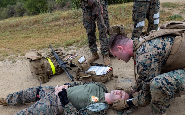 Sailors with 1st Dental Battalion conduct medical readiness training