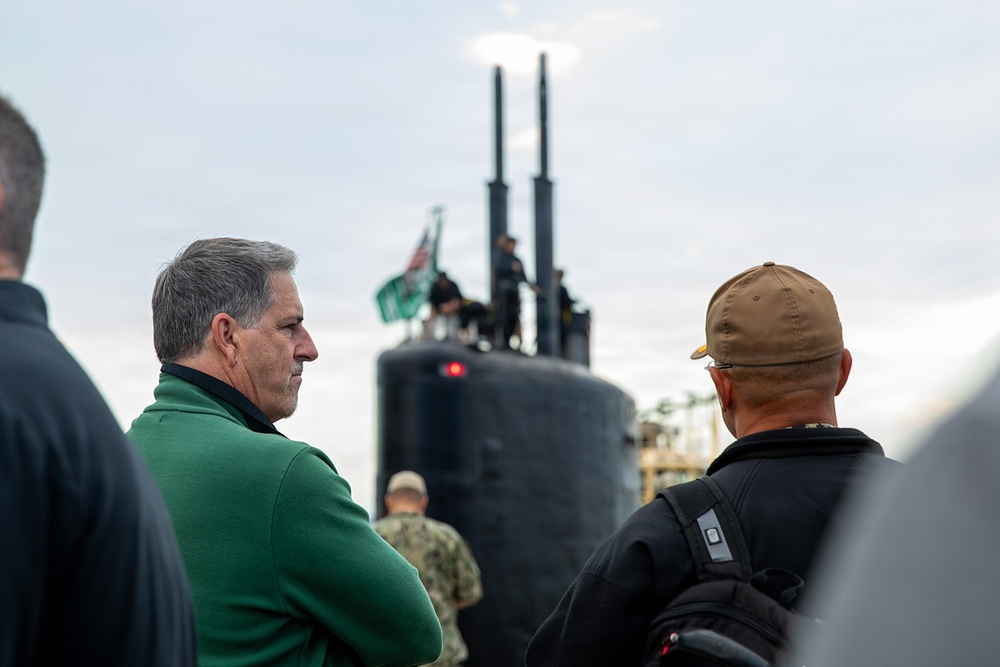 MAYOR OF CORONADO VISITS USS GREENEVILLE