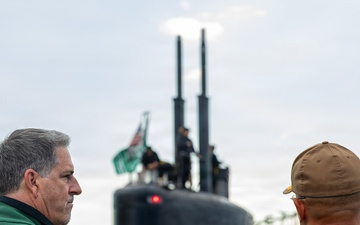 MAYOR OF CORONADO VISITS USS GREENEVILLE