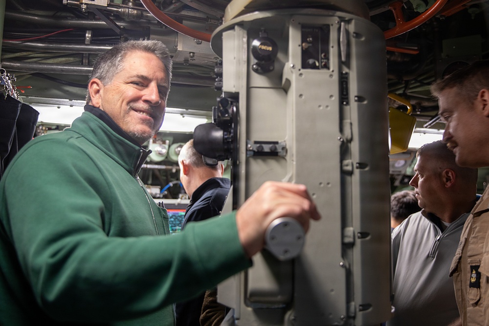 MAYOR OF CORONADO VISITS USS GREENEVILLE