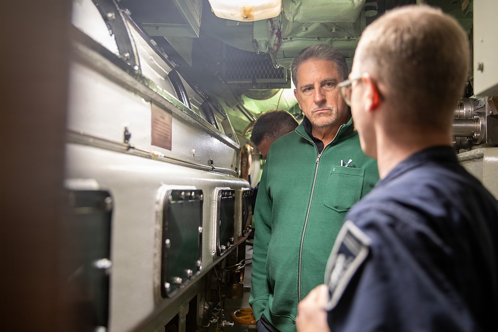 MAYOR OF CORONADO VISITS USS GREENEVILLE