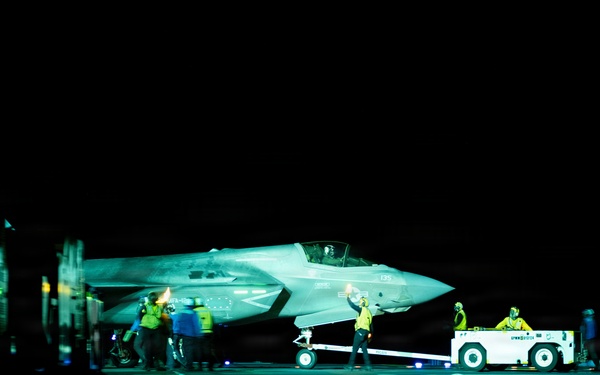 Boxer Conducts Flight Operations