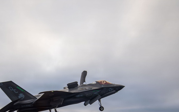 Boxer Conducts Flight Operations