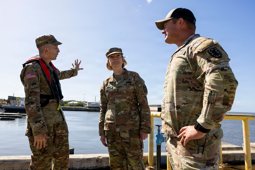 Lt. Gen. Izaguirre observes littoral medical training aboard MSV(L)-01