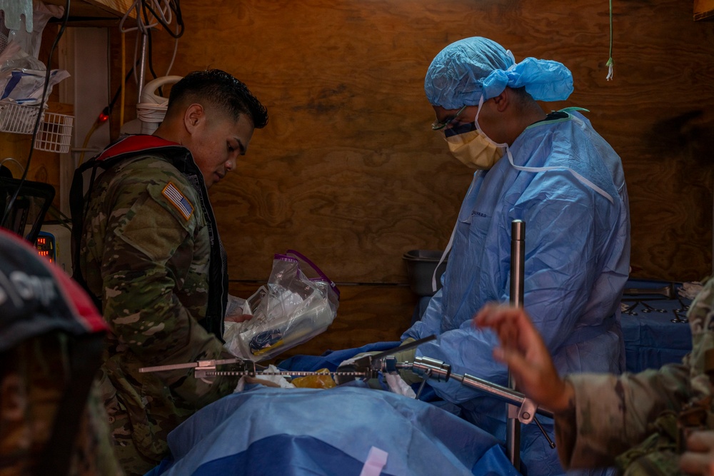 Maj. Gen. Cox tours MSV(L) during littoral medical training