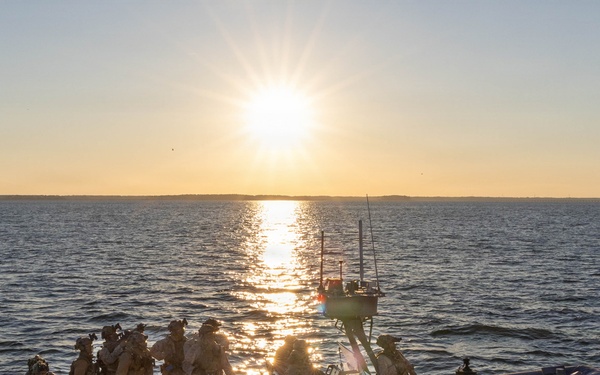 24th MEU conducts VBSS training
