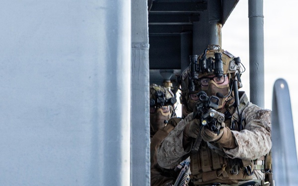 24th MEU conducts VBSS training