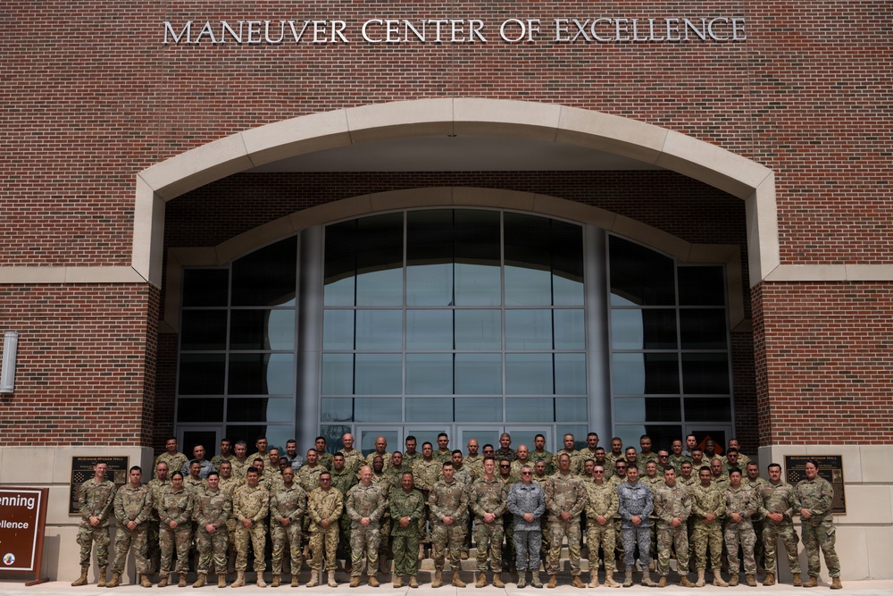 Strengthening Ties: U.S., Colombian militaries wrap up strategic PISAJ 22 engagement