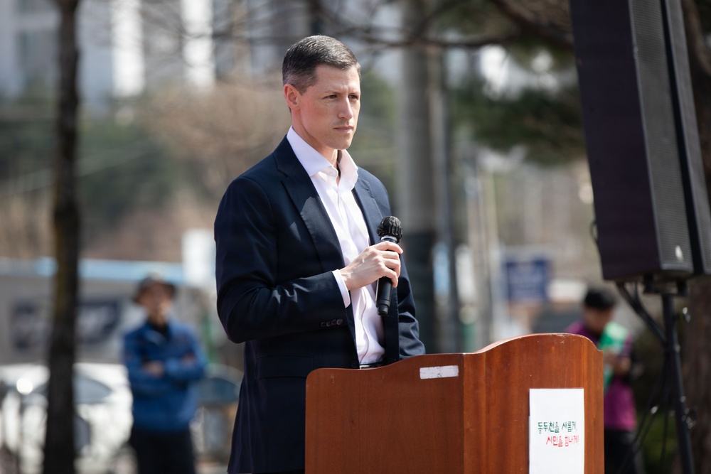 210 Field Artillery Brigade assists in Jihaeng Clean-Up Event