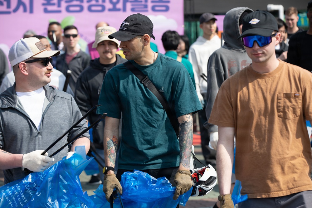 210 Field Artillery Brigade assists in Jihaeng Clean-Up Event