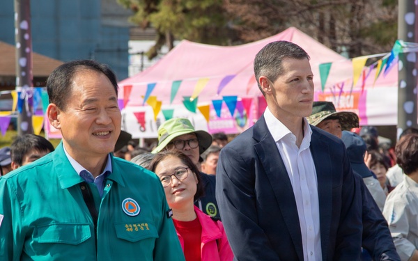 210 Field Artillery Brigade assists in Jihaeng Clean-Up Event