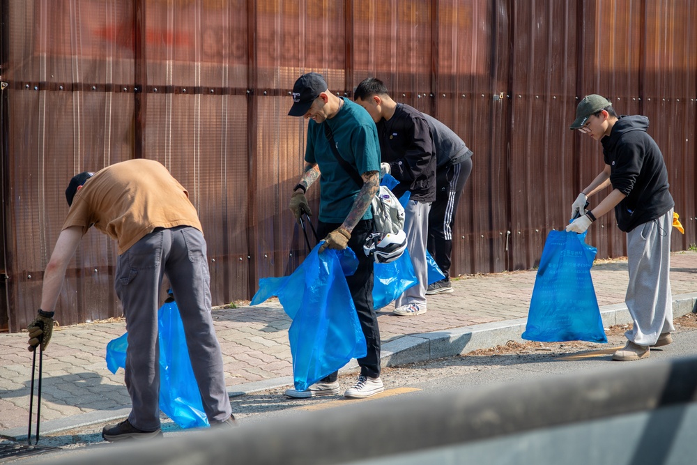 210 Field Artillery Brigade assists in Jihaeng Clean-Up Event