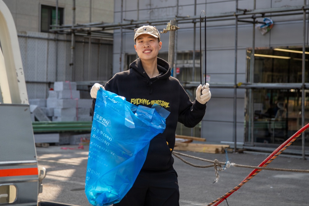 210 Field Artillery Brigade assists in Jihaeng Clean-Up Event